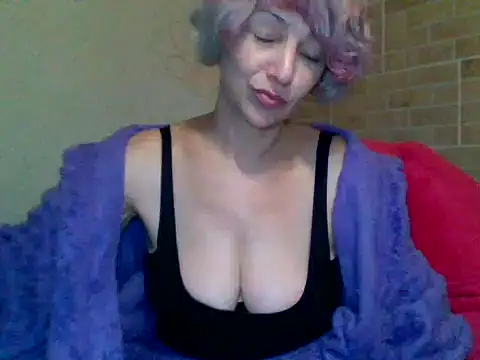 Snapshot of Lorie_Carrie chatting on 12.29.24 Lorie Carrie online show from 12.29.24
