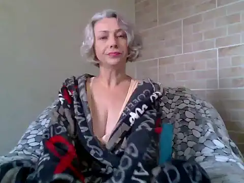 Snapshot of Lorie_Carrie chatting on 10.19.25 Lorie Carrie online show from 10.19.25