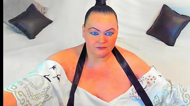 MilanaBiegert online show from 01.04.25