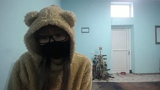 Snapshot of elllaaxx chatting on 12.14.24 elllaaxx online show from 12.14.24