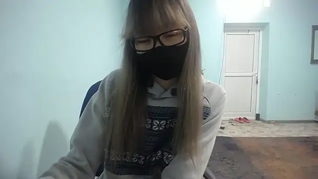 Snapshot of elllaaxx chatting on 12.15.24 elllaaxx online show from 12.15.24