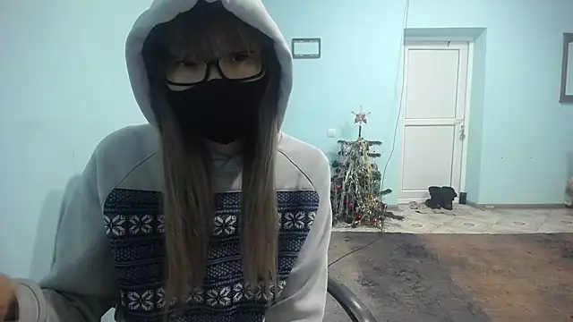 Snapshot of elllaaxx chatting on 12.15.24 elllaaxx online show from 12.15.24