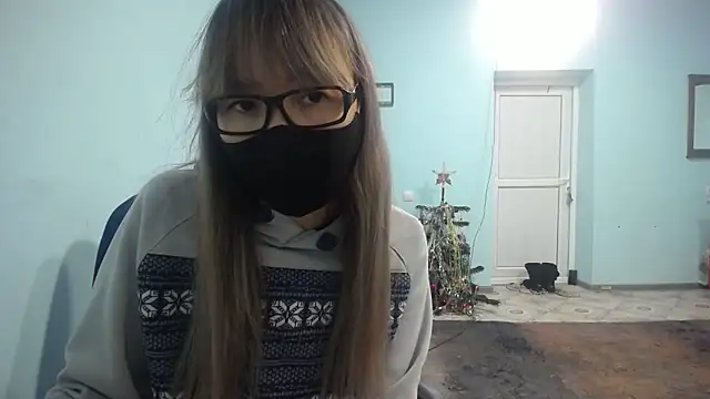Snapshot of elllaaxx chatting on 12.16.24 elllaaxx online show from 12.16.24
