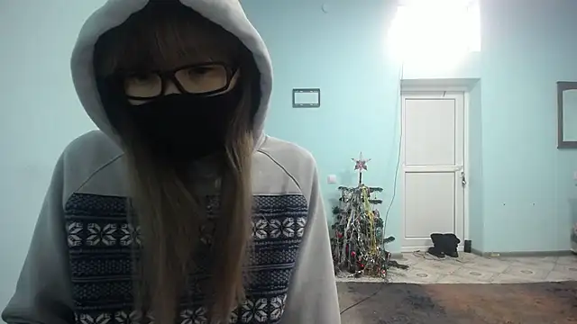 Snapshot of elllaaxx chatting on 12.17.24 elllaaxx online show from 12.17.24