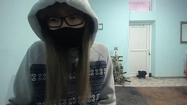 Snapshot of elllaaxx chatting on 12.18.24 elllaaxx online show from 12.18.24