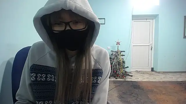 Snapshot of elllaaxx chatting on 12.18.24 elllaaxx online show from 12.18.24