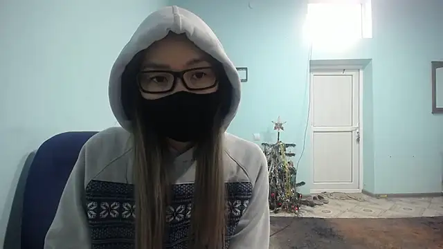 Snapshot of elllaaxx chatting on 12.18.24 elllaaxx online show from 12.18.24