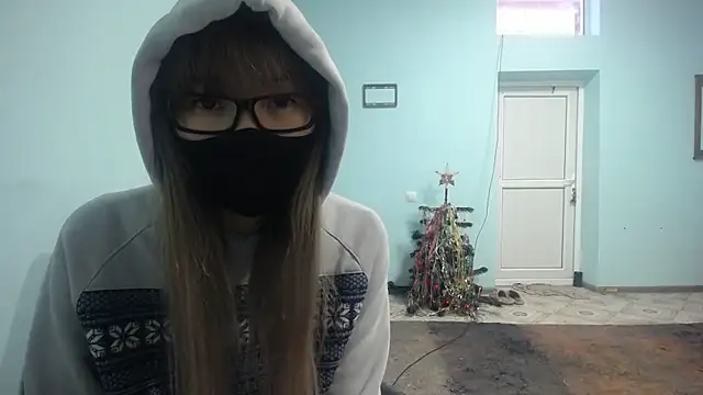 Snapshot of elllaaxx chatting on 12.19.24 elllaaxx online show from 12.19.24