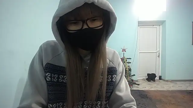 Snapshot of elllaaxx chatting on 12.21.24 elllaaxx online show from 12.21.24