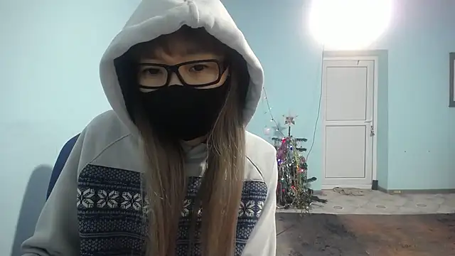 Snapshot of elllaaxx chatting on 12.24.24 elllaaxx online show from 12.24.24