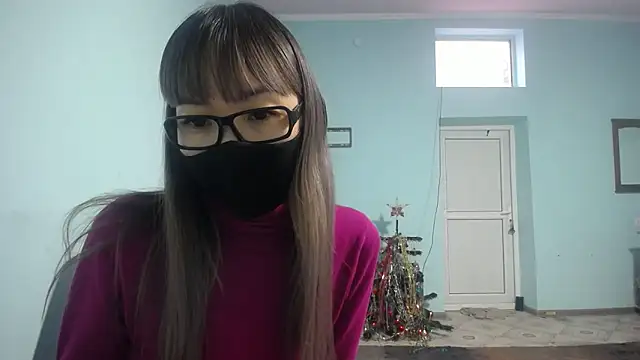 Snapshot of elllaaxx chatting on 12.31.24 elllaaxx online show from 12.31.24