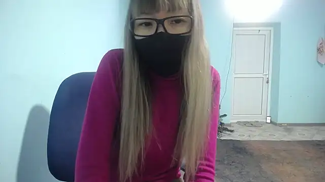 Snapshot of elllaaxx chatting on 02.04.25 elllaaxx online show from 02.04.25