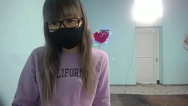 Snapshot of elllaaxx chatting on 02.15.25 elllaaxx online show from 02.15.25