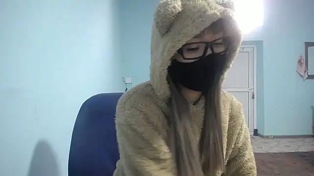 Snapshot of elllaaxx chatting on 03.15.25 elllaaxx online show from 03.15.25