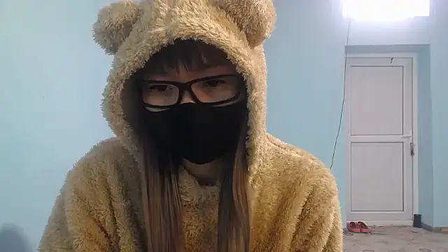 Snapshot of elllaaxx chatting on 03.18.25 elllaaxx online show from 03.18.25