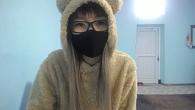 Snapshot of elllaaxx chatting on 03.19.25 elllaaxx online show from 03.19.25