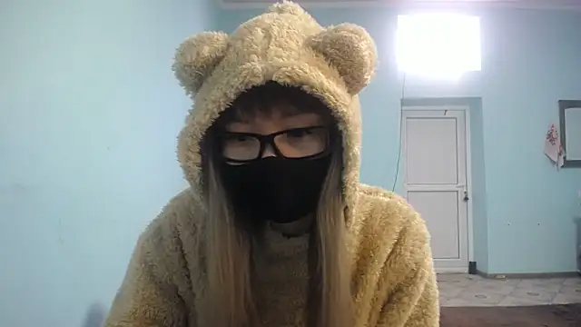 Snapshot of elllaaxx chatting on 03.20.25 elllaaxx online show from 03.20.25