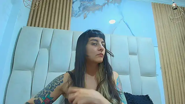 Snapshot of Naughty_Kittenm chatting on 04.25.26 Naughty Kittenm online show from 04.25.26