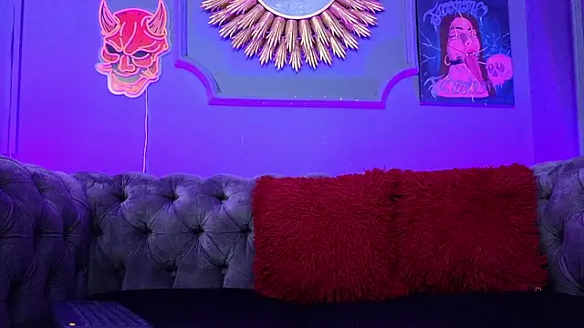 Julieta Russell online show from 02.05.25