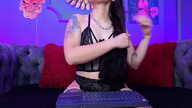 Julieta Russell online show from 02.07.25