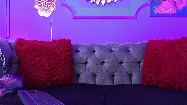 Julieta Russell online show from 02.12.25