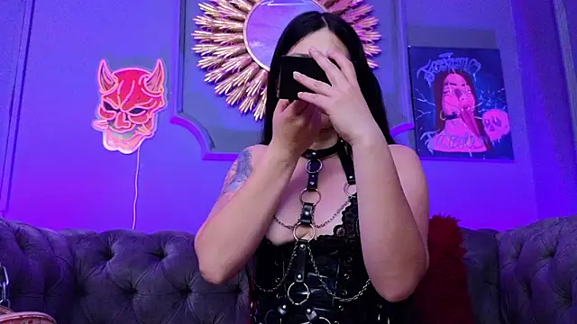 Julieta Russell online show from 02.18.25