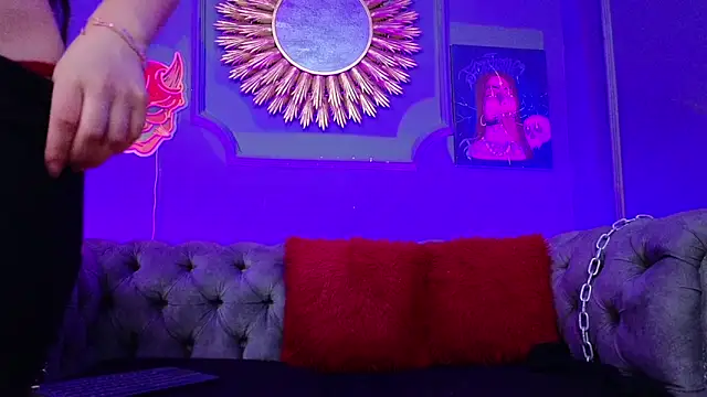 Julieta Russell online show from 03.07.25