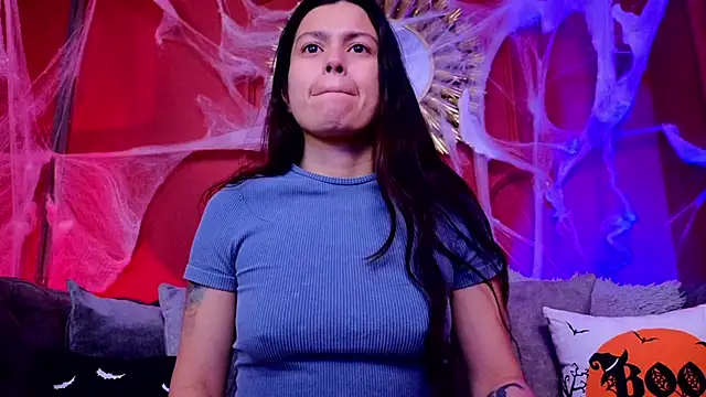 Julieta Russell online show from 10.15.25