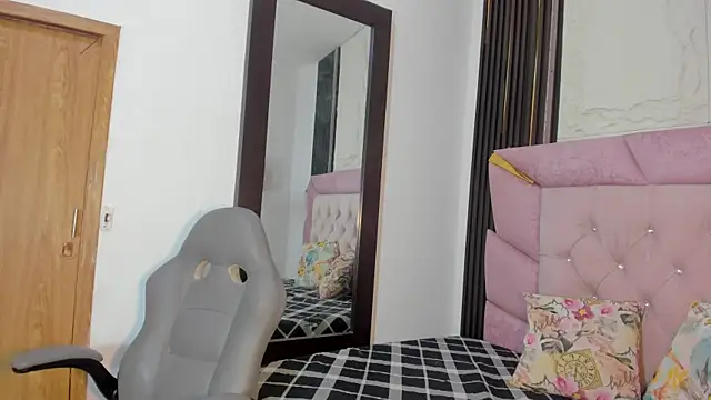 laurem-paulette online show from 11.07.25