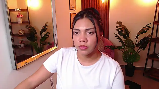 Snapshot of angela_santana_ chatting on 12.21.24 angela santana online show from 12.21.24