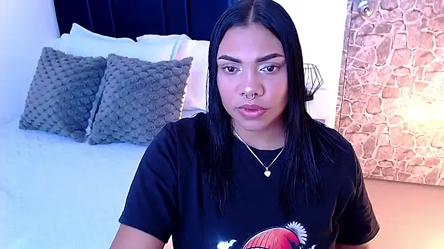 Snapshot of angela_santana_ chatting on 10.07.25 angela santana online show from 10.07.25