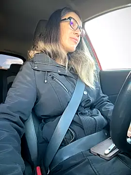 HotXMom online show from 11.03.25