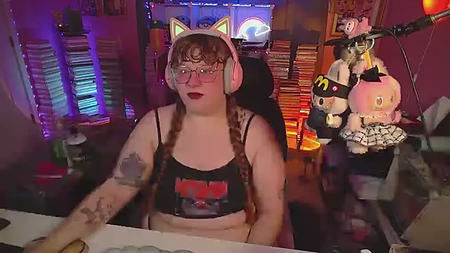 Snapshot of FatVeronica chatting on 07.31.26 FatVeronica online show from 07.31.26