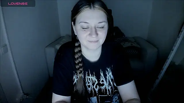 Snapshot of AlisaBacker chatting on 12.26.24 AlisaBacker online show from 12.26.24