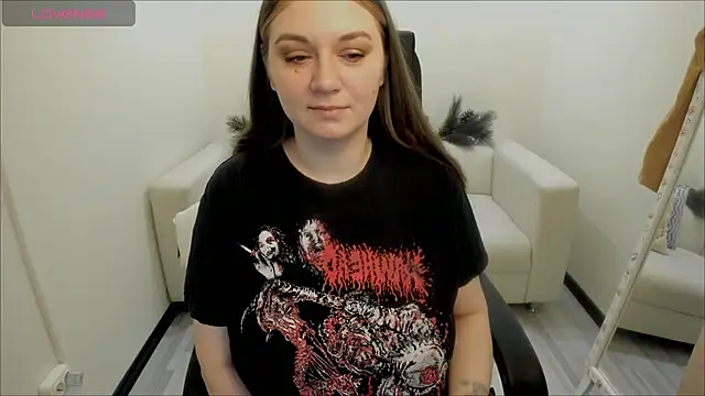 Snapshot of AlisaBacker chatting on 12.27.24 AlisaBacker online show from 12.27.24