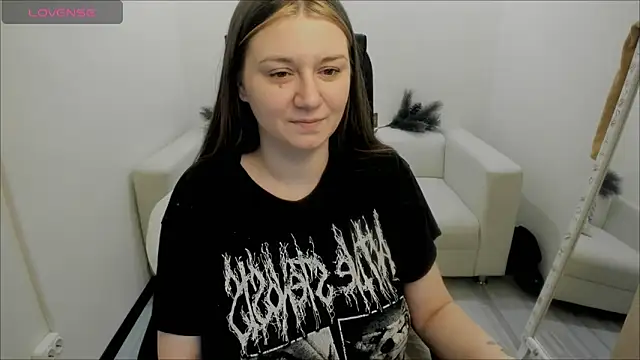 Snapshot of AlisaBacker chatting on 01.03.25 AlisaBacker online show from 01.03.25