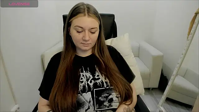 Snapshot of AlisaBacker chatting on 01.08.25 AlisaBacker online show from 01.08.25