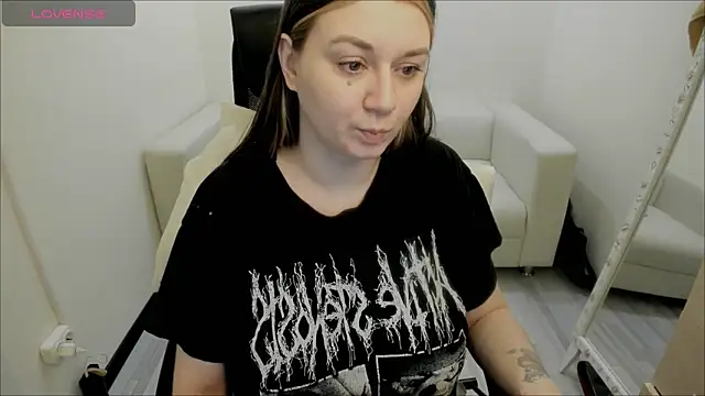 Snapshot of AlisaBacker chatting on 01.15.25 AlisaBacker online show from 01.15.25