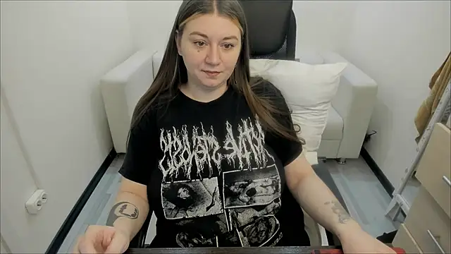 Snapshot of AlisaBacker chatting on 02.25.25 AlisaBacker online show from 02.25.25