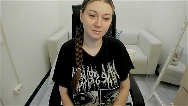 Snapshot of AlisaBacker chatting on 03.07.25 AlisaBacker online show from 03.07.25