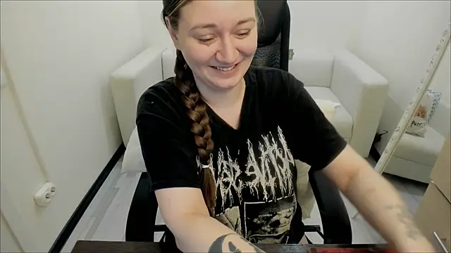 Snapshot of AlisaBacker chatting on 03.08.25 AlisaBacker online show from 03.08.25