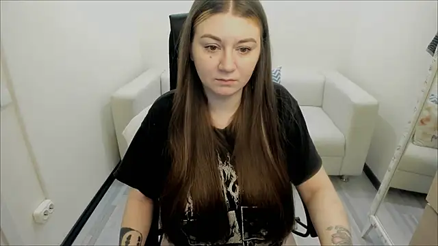 Snapshot of AlisaBacker chatting on 03.13.25 AlisaBacker online show from 03.13.25