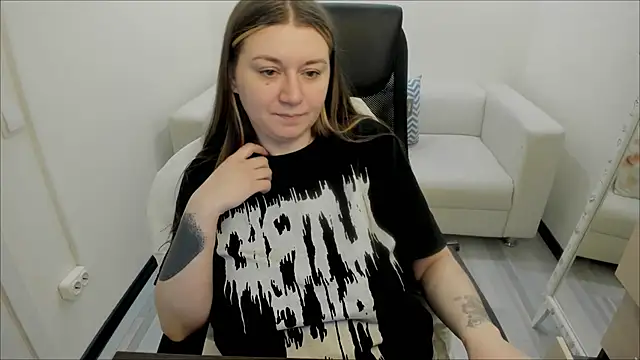 Snapshot of AlisaBacker chatting on 03.14.25 AlisaBacker online show from 03.14.25