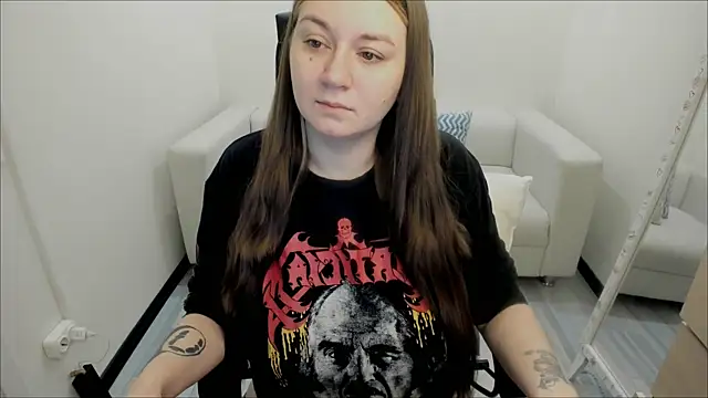 Snapshot of AlisaBacker chatting on 03.21.25 AlisaBacker online show from 03.21.25