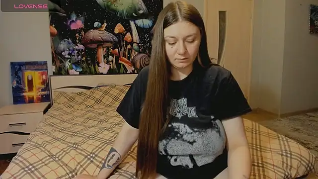 Snapshot of AlisaBacker chatting on 09.16.25 AlisaBacker online show from 09.16.25