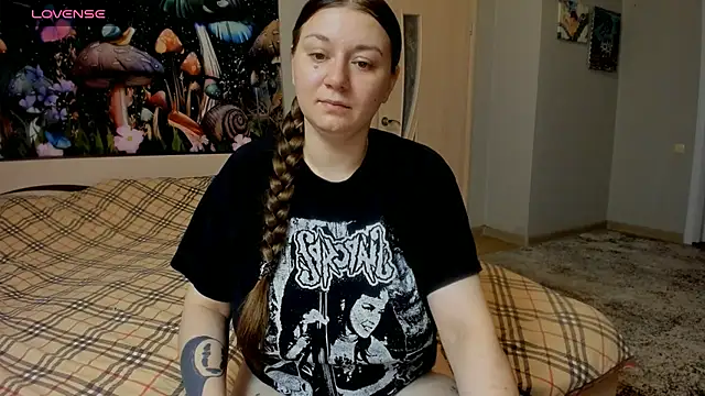 Snapshot of AlisaBacker chatting on 09.23.25 AlisaBacker online show from 09.23.25