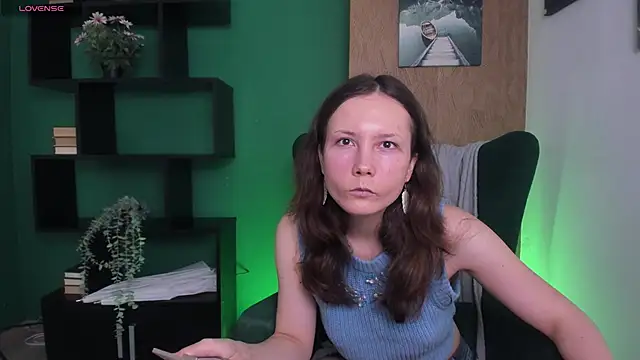 Snapshot of OliviaTurnery chatting on 12.16.25 OliviaTurnery online show from 12.16.25