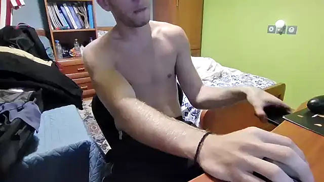 Snapshot of AvarageEuropeGuy chatting on 09.24.25 AvarageEuropeGuy online show from 09.24.25