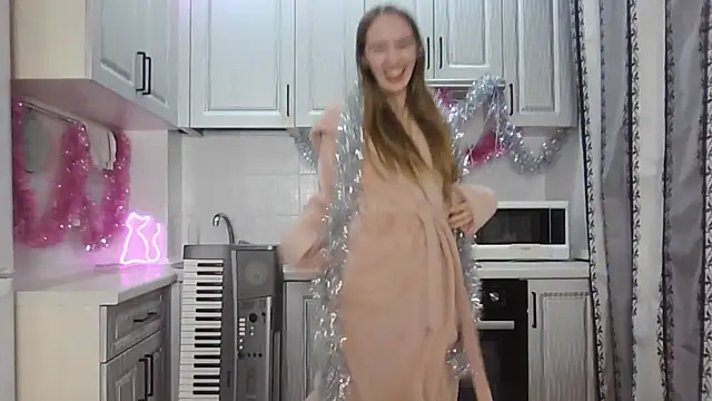 leslie my lovee online show from 12.24.24