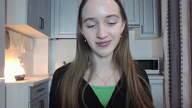 leslie my lovee online show from 03.15.25